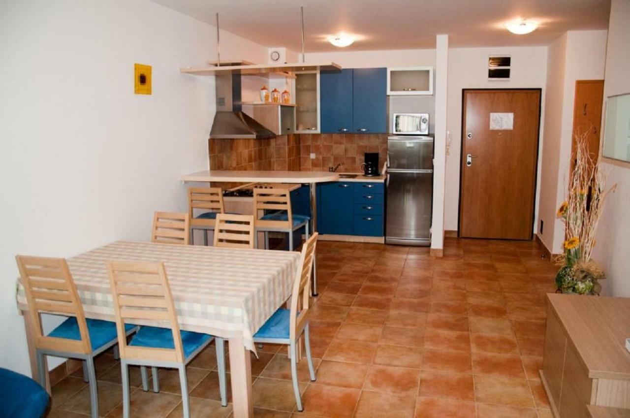 Roza Apartment Новиград Екстериор снимка