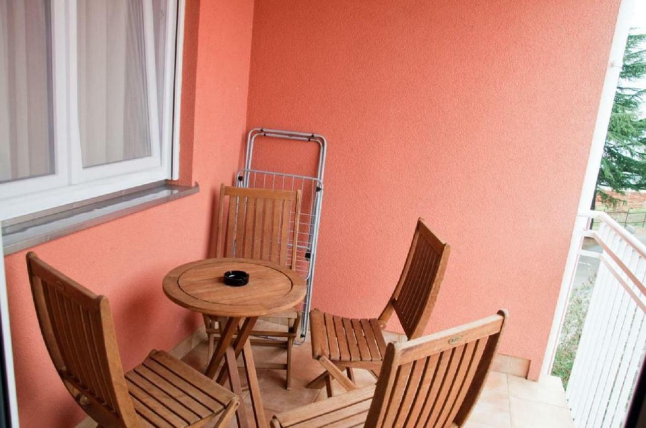 Roza Apartment Новиград Екстериор снимка